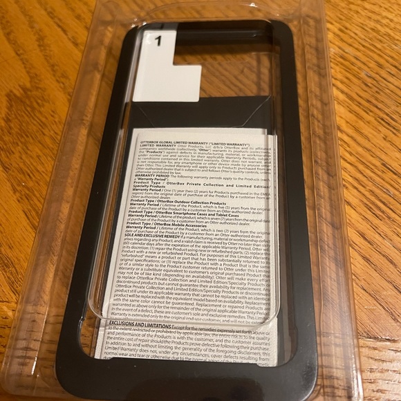 Otterbox iPhone X/XS Screen Protector - Picture 3 of 5